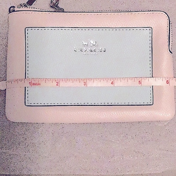 🎉HP🎉COACH (MULTIPLE CHARMS) CORNER ZIP WRISTLET/color:silver/sea glass/chalk - Picture 12 of 15